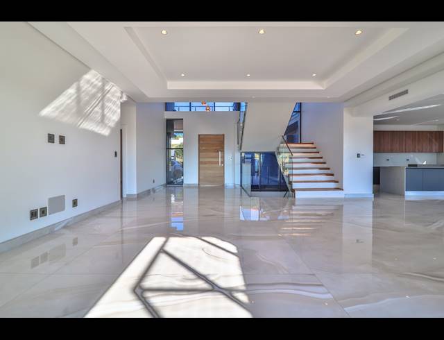6 BEDROOM HOUSE FOR SALE IN IZINGA